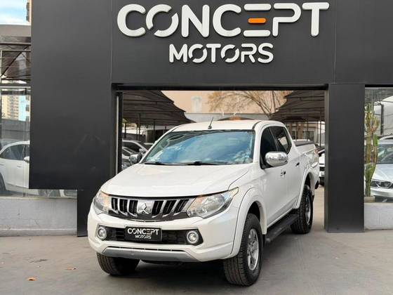 MITSUBISHI L200 TRITON 2.4 16V TURBO DIESEL SPORT HPE-S CD 4P 4X4 AUTOMÁTICO